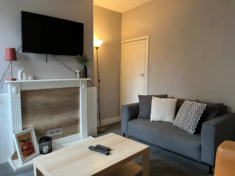 Spare Rooms // 3 BED & 3 BATH // AVAILABLE NOW!!! - Image 15