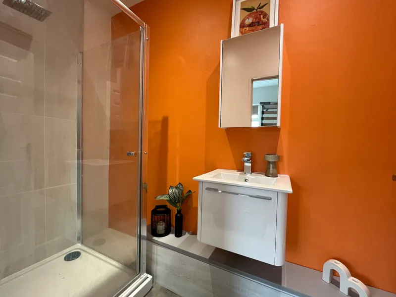 Spare Rooms // 3 BED & 3 BATH // AVAILABLE NOW!!! - Image 4