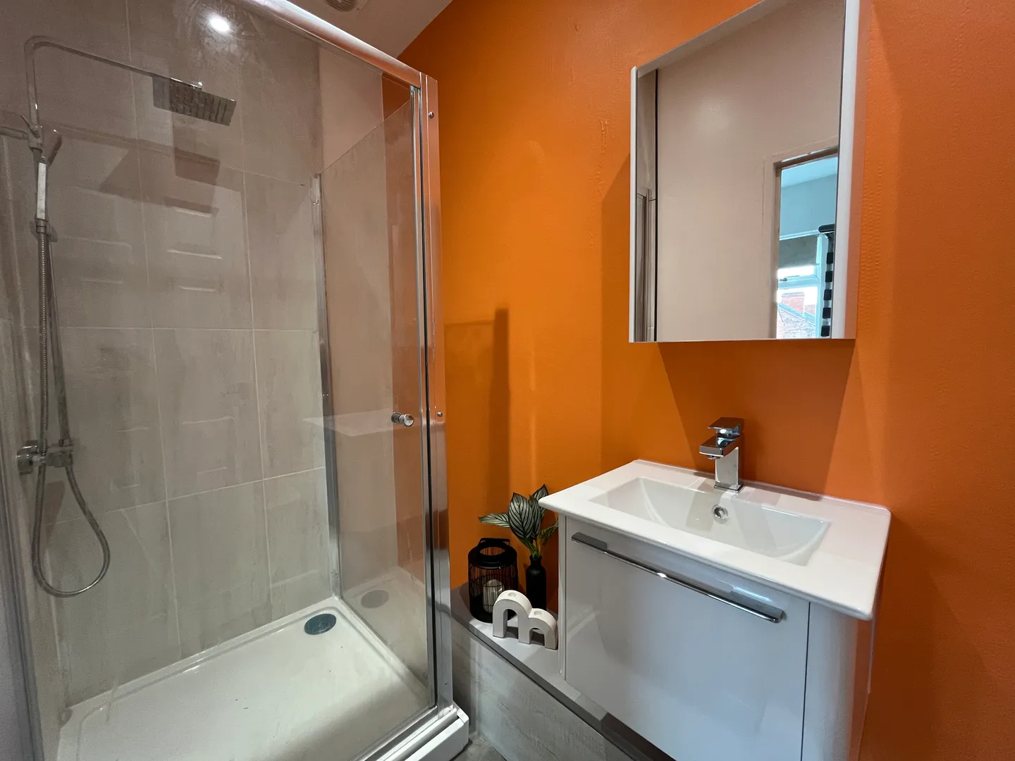 Spare Rooms // 3 BED & 3 BATH // AVAILABLE NOW!!! - Main Image