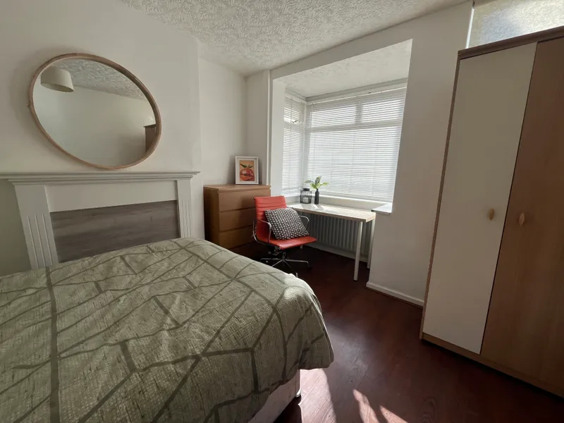 Spare Rooms // 3 BED & 3 BATH // AVAILABLE NOW!!! - Image 17