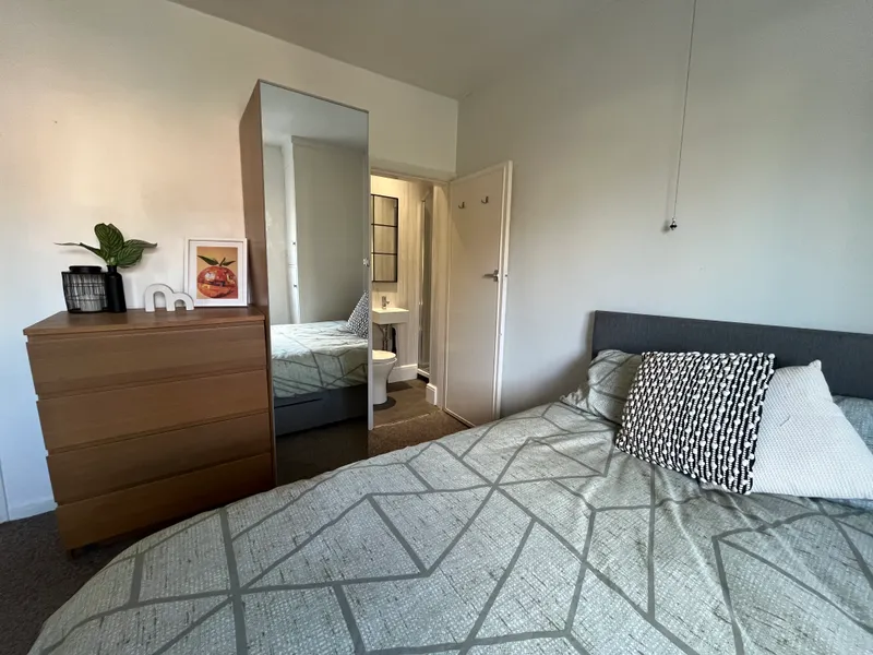 Spare Rooms // 3 BED & 3 BATH // AVAILABLE NOW!!! - Image 21