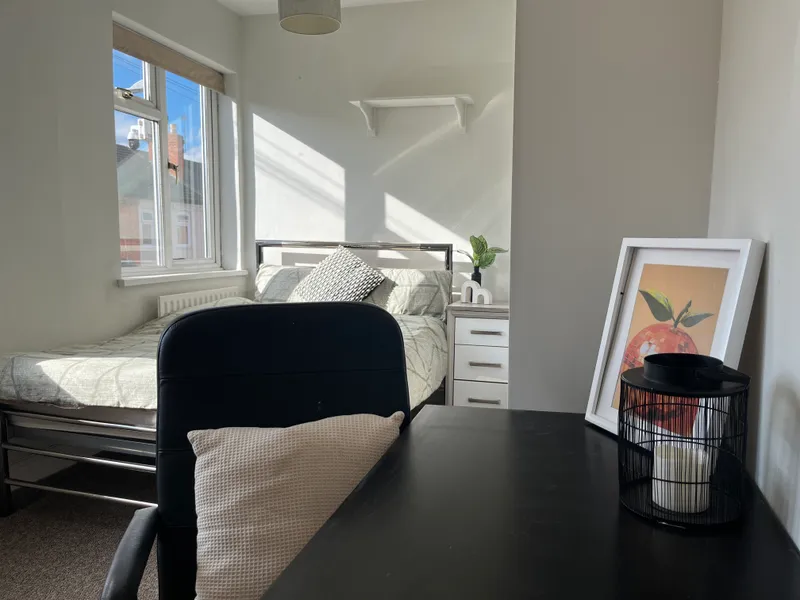 Spare Rooms // 3 BED & 3 BATH // AVAILABLE NOW!!! - Image 24