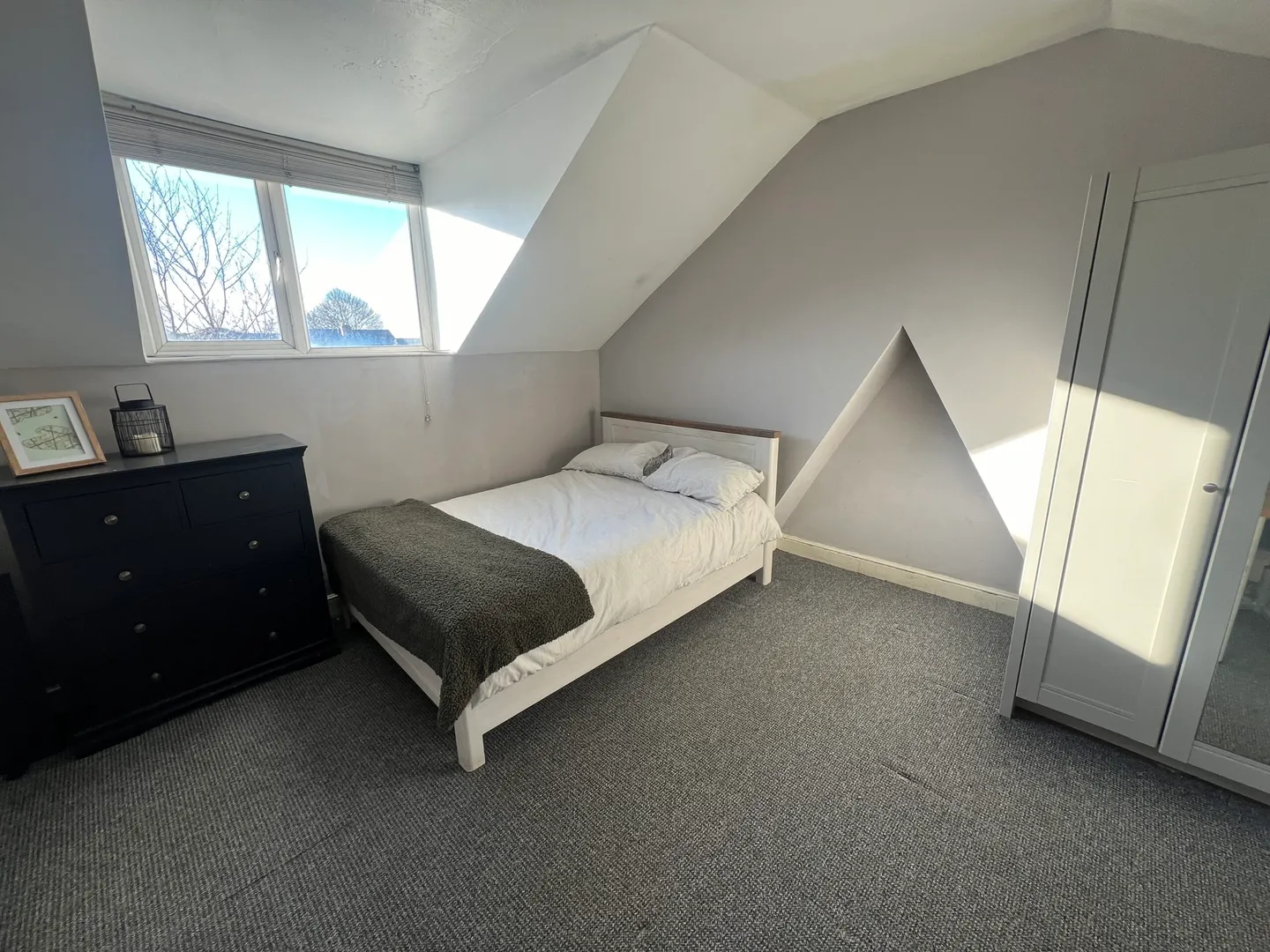 Large Property // Portland Street // AVAILABLE NOW!!! - Image 1