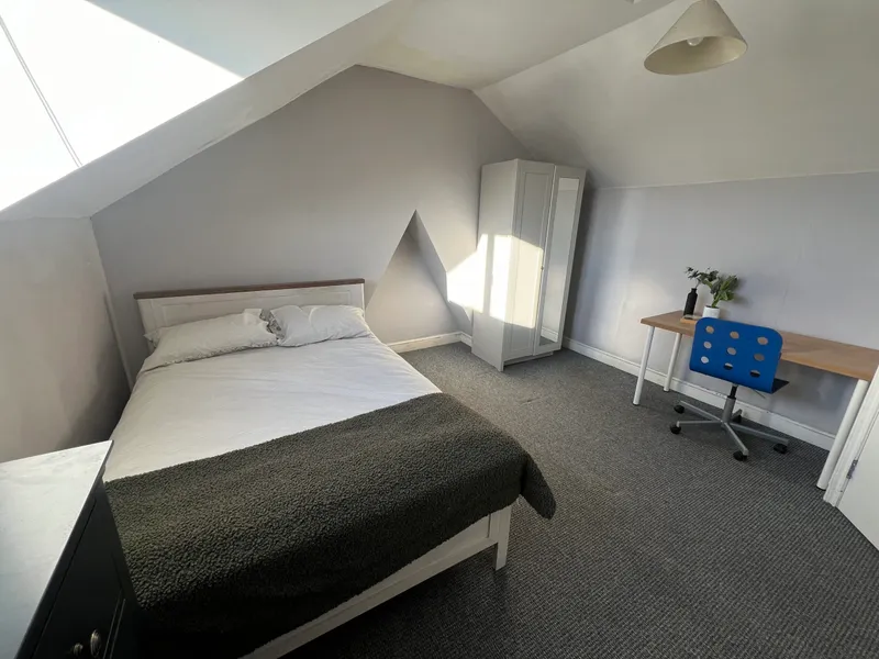 Large Property // Portland Street // AVAILABLE NOW!!! - Image 5