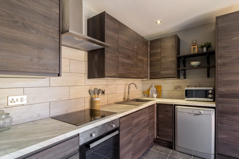 Modern 5-Bed Ensuite Student Property -All Bills Included! - Thumbnail 4