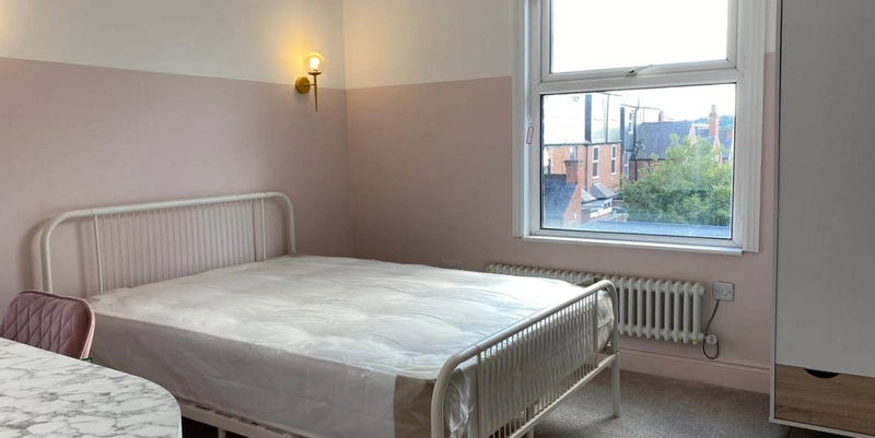 Lenton Boulevard Flat 4 - Luxury 1 Bed Student Apartment - Thumbnail 3