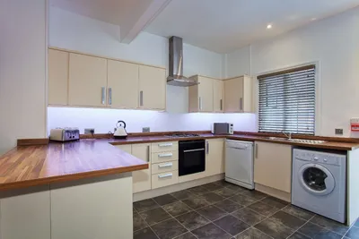 Spare rooms - 6 Bed Student Wiverton Road NG7 - Thumbnail 4