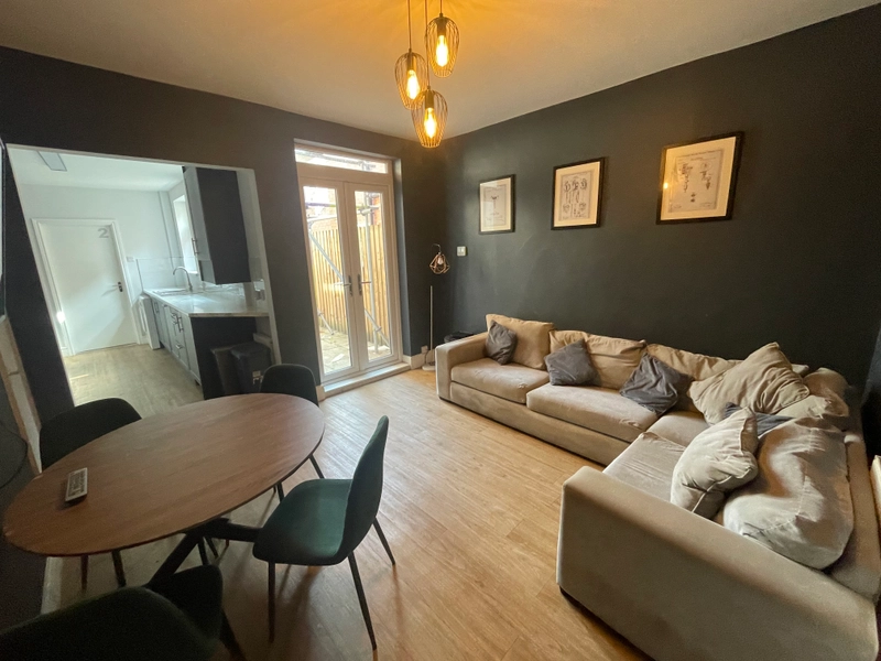 Portland Street - 4 Bed, 3 Bath - Bills Inlcusive - Thumbnail 1