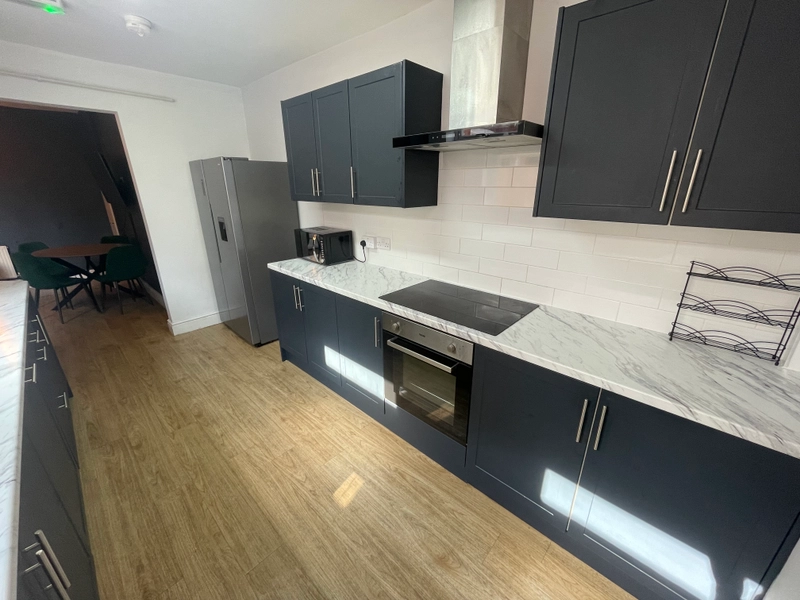 Portland Street - 4 Bed, 3 Bath - Bills Inlcusive - Thumbnail 4
