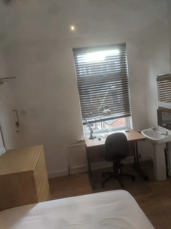 55 Teversal Avenue: 4 Bedroom Student House NG7 1PX - Image 12