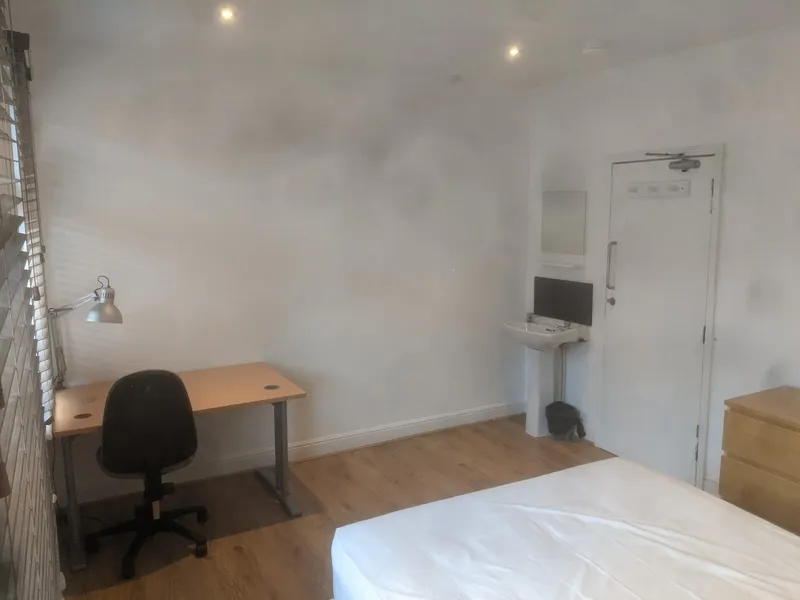 55 Teversal Avenue: 4 Bedroom Student House NG7 1PX - Image 14