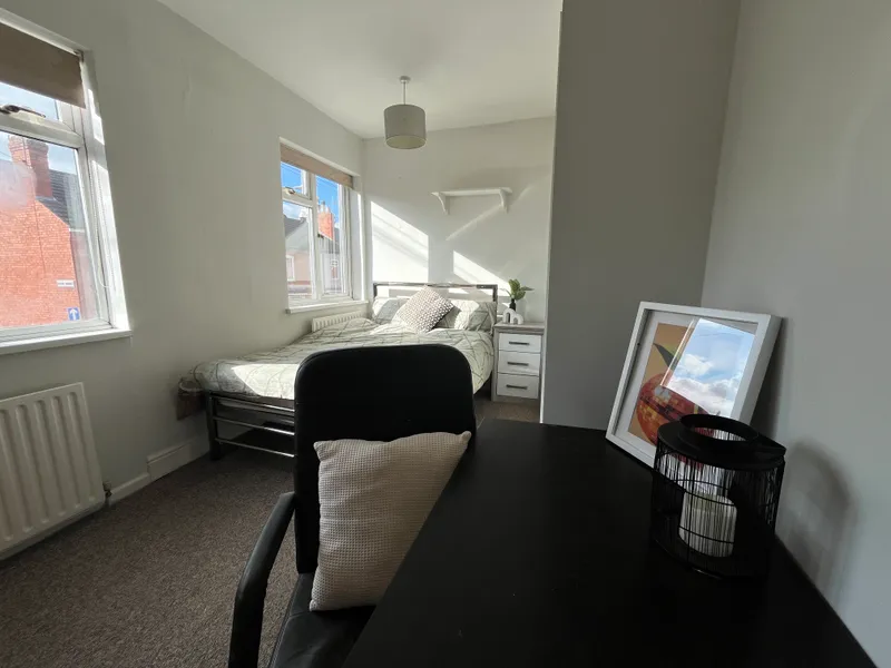Kirkby St // 3 Bed // Ensuite // AUG 2026 - Image 2
