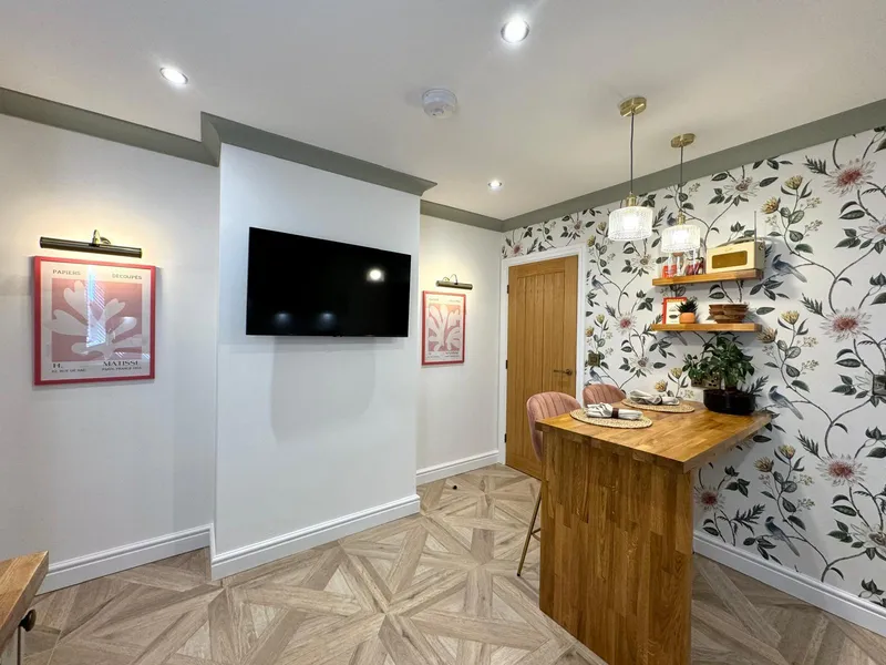 Luxury 1 Bed // Trollope St // AUG 2026 - Image 2