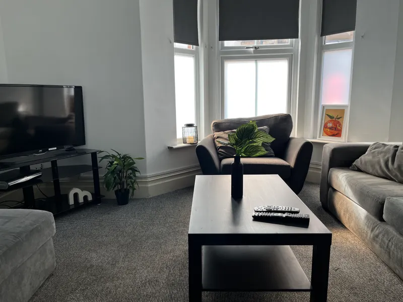 All Ensuites // Extra Large 7 Bed // Monks Rd // SEPT 2026 - Image 4