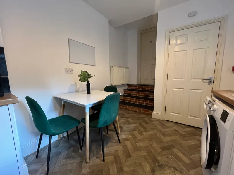 All Ensuites // Extra Large 7 Bed // Monks Rd // SEPT 2026 - Image 15