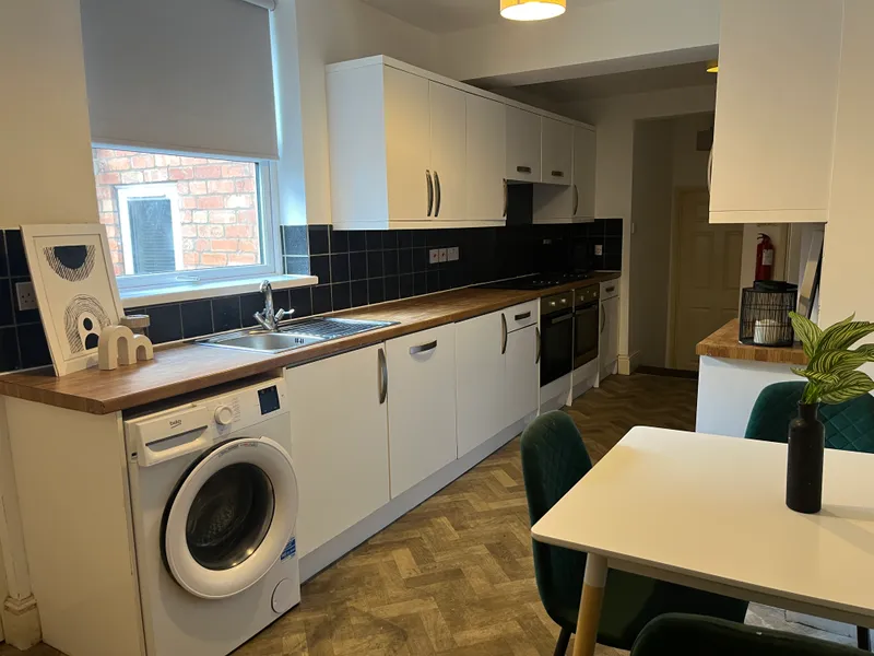 All Ensuites // Extra Large 7 Bed // Monks Rd // SEPT 2026 - Image 12