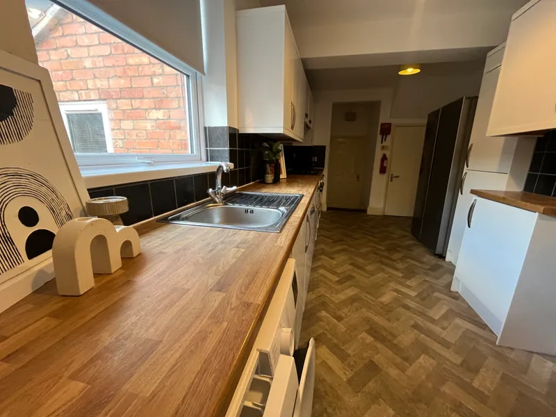 All Ensuites // Extra Large 7 Bed // Monks Rd // SEPT 2026 - Image 14