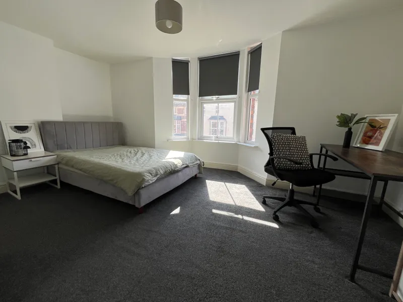 All Ensuites // Extra Large 7 Bed // Monks Rd // SEPT 2026 - Image 22