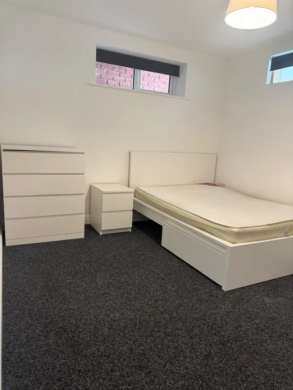 Ensuite // High Street // 1 Bed Apartment // JUNE 2026 - Image 3