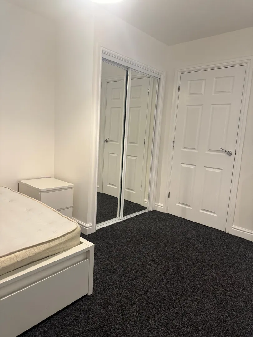 Ensuite // High Street // 1 Bed Apartment // JUNE 2026 - Image 1