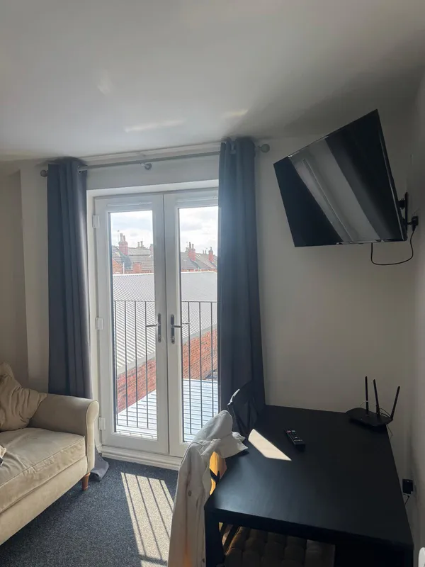 Ensuite // High Street // 1 Bed Apartment // JULY 2026 - Image 4