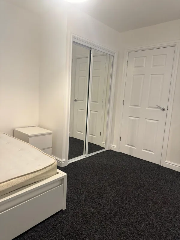 Ensuite // High Street // 1 Bed Apartment // JULY 2026 - Image 9