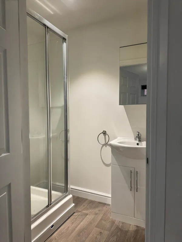Ensuite // High Street // 1 Bed Apartment // JULY 2026 - Image 10