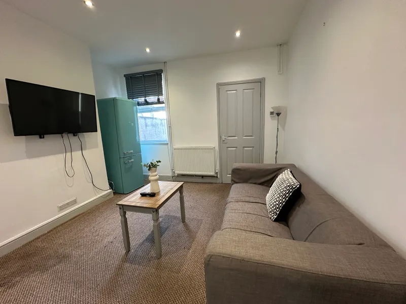 Large 2 Bed +Study Room // Ripon St // SEPT 2026 - Image 4