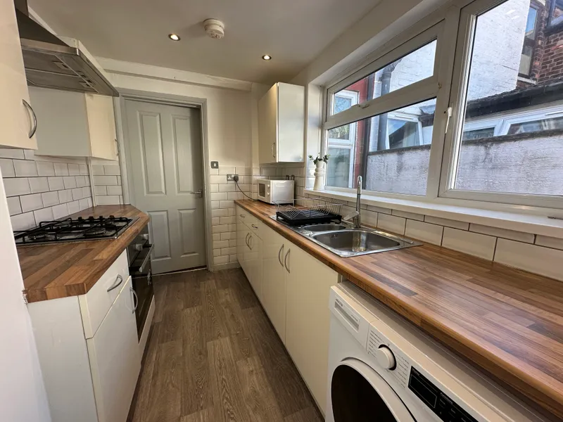 Large 2 Bed +Study Room // Ripon St // SEPT 2026 - Thumbnail 1