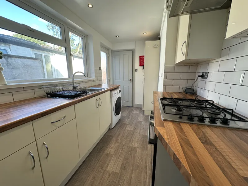 Large 2 Bed +Study Room // Ripon St // SEPT 2026 - Image 2