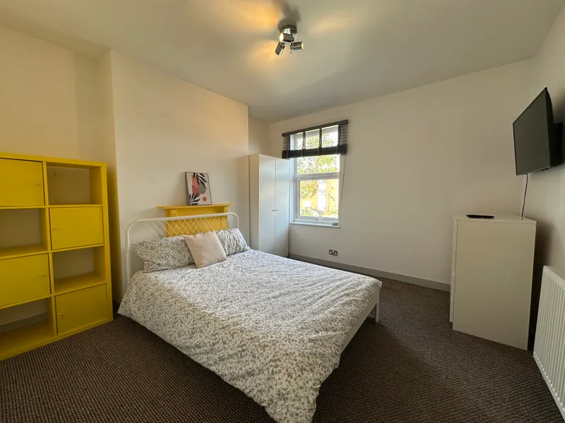 Large 2 Bed +Study Room // Ripon St // SEPT 2026 - Image 5