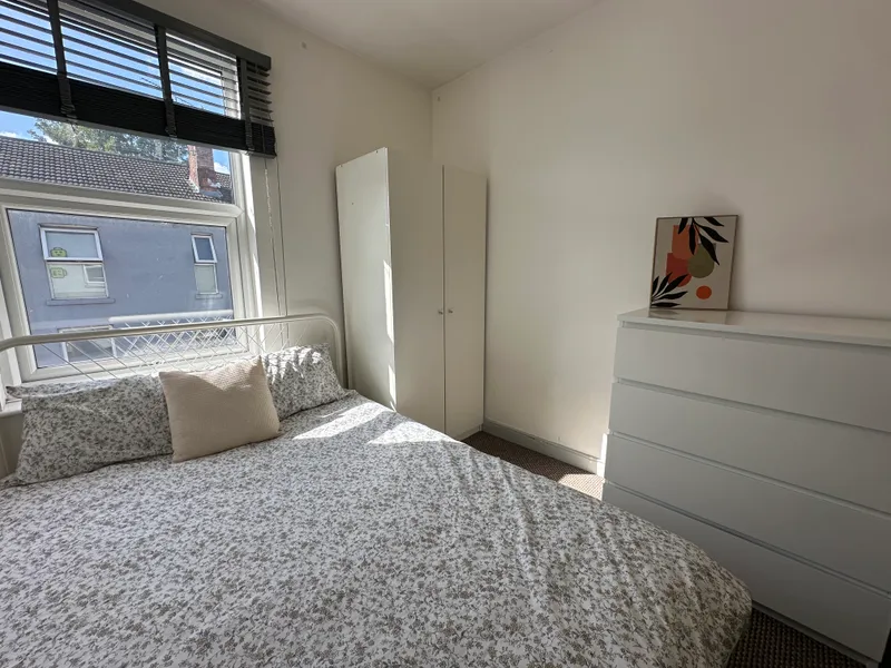 Large 2 Bed +Study Room // Ripon St // SEPT 2026 - Image 9