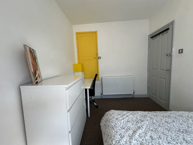 Large 2 Bed +Study Room // Ripon St // SEPT 2026 - Image 8