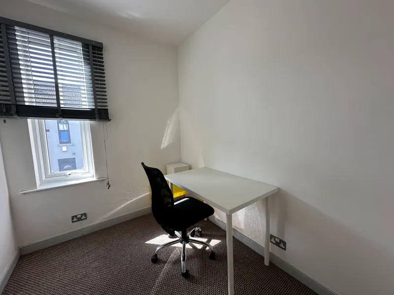 Large 2 Bed +Study Room // Ripon St // SEPT 2026 - Image 10