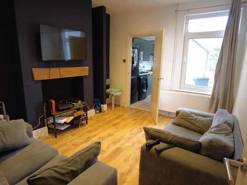 2 Bed +Study Room // Thesiger St // AUG 2026 - Image 4