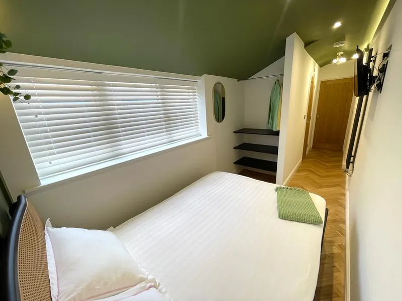 All Ensuites // Luxury  2 Bed // Boultham Ave // SEPT 2026 - Image 10