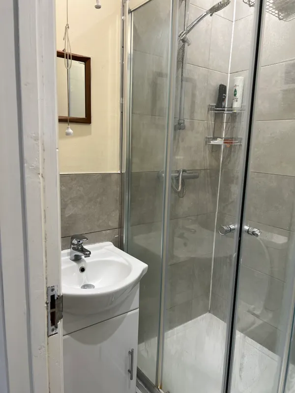 Derby Grove: Student Studio Flat NG7 1PF - Image 8