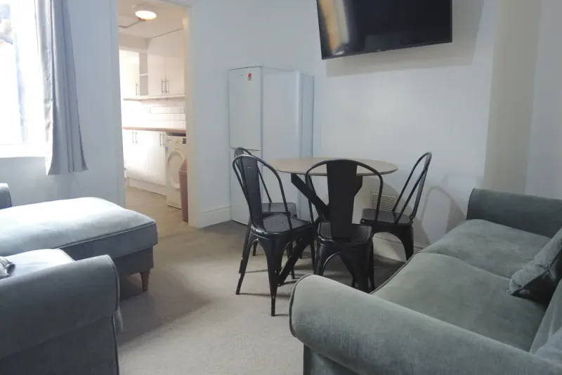 6 Bed Student House //  July 2026 - Thumbnail 1