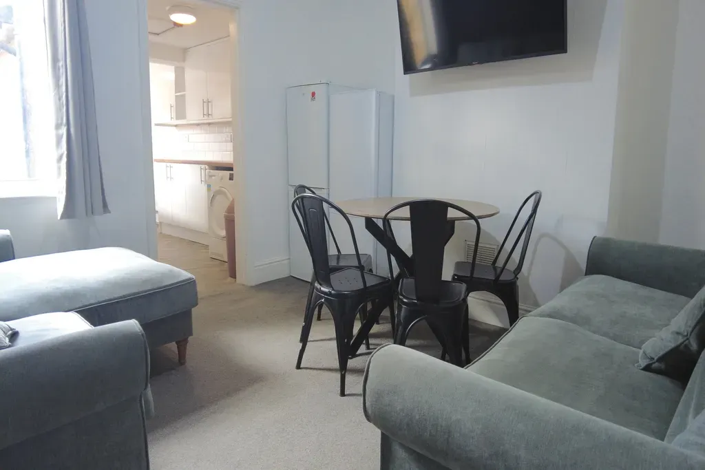 6 Bed Student House // July 2026 - Image 1