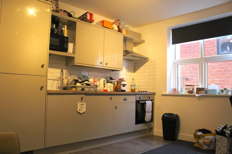 High Street // 1 Bed Apartment // AUG 2026 - Image 3