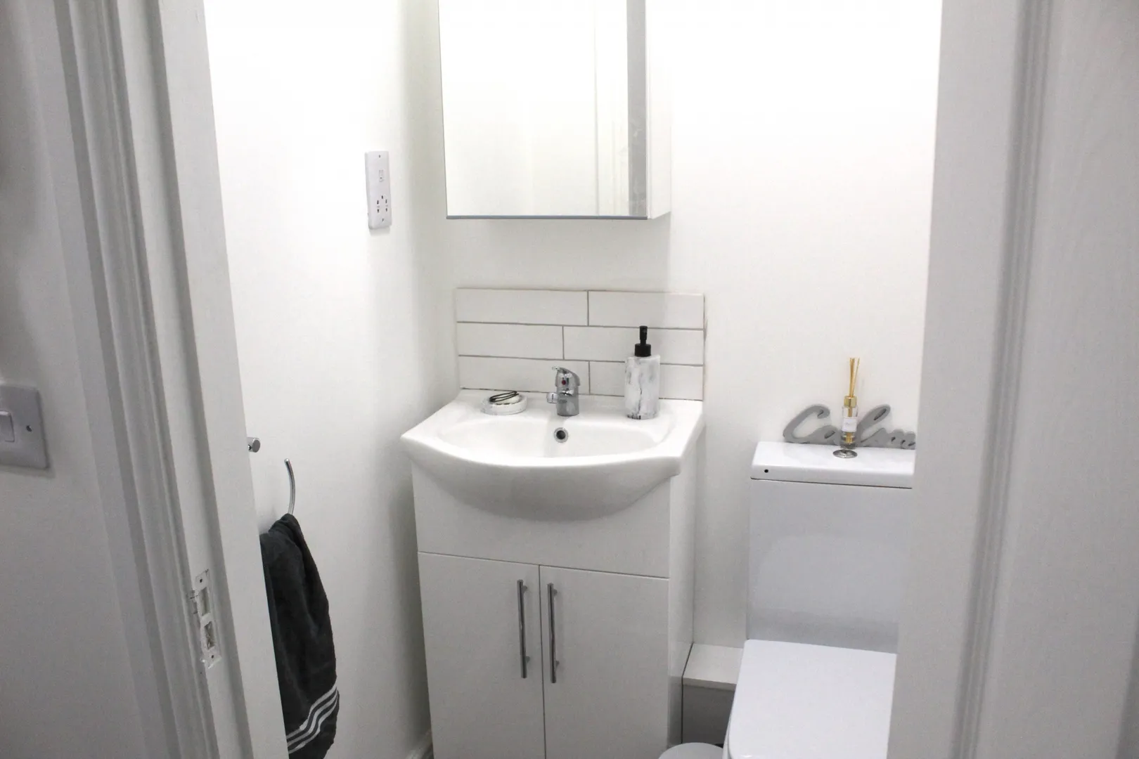 High Street // 1 Bed Apartment // AUG 2026 - Main Image