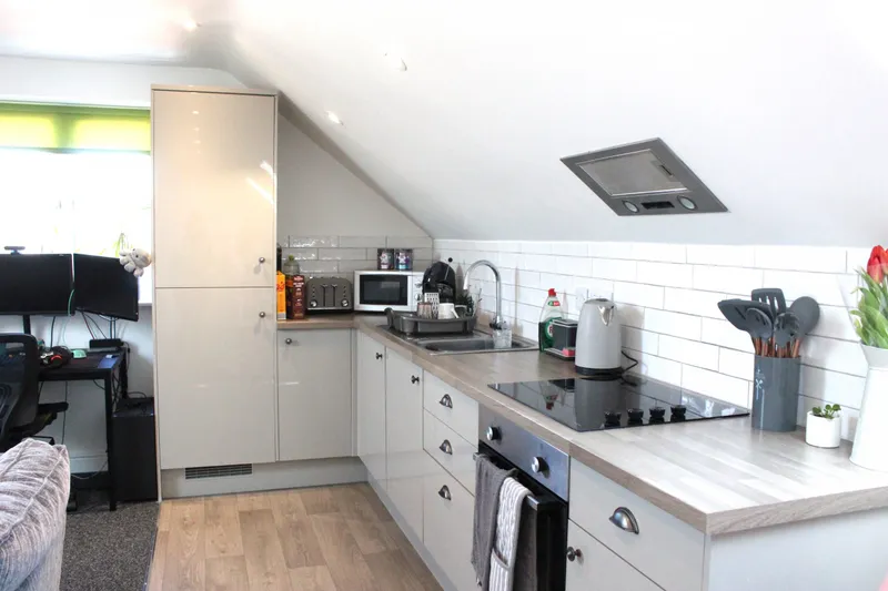 High Street // 1 Bed Apartment // SEPT 2026 - Thumbnail 1