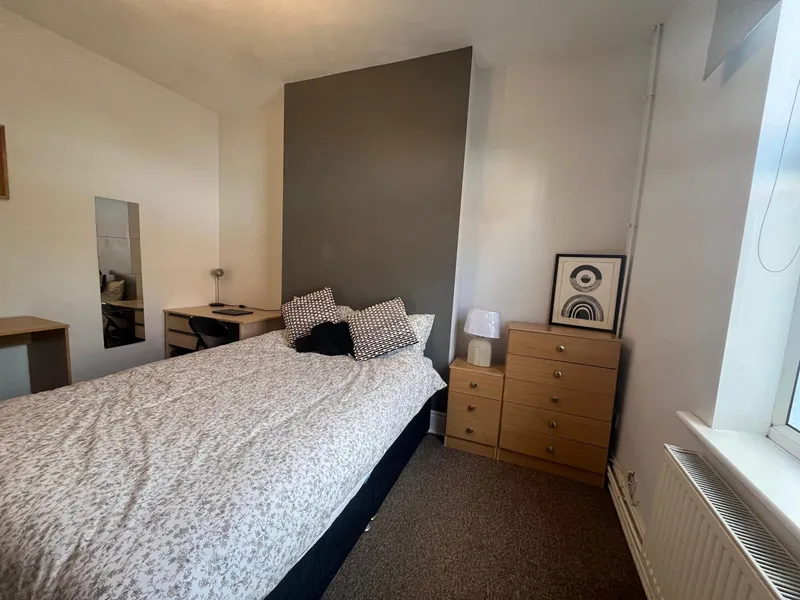 Spacious 4 Bedroom House // 2026/7 - Image 27