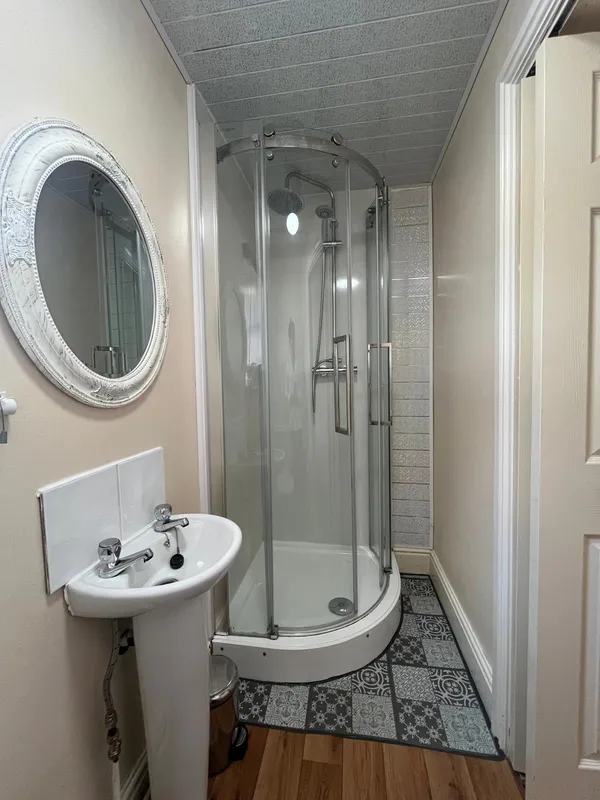 Spacious 4 Bedroom House // 2026/7 - Image 10