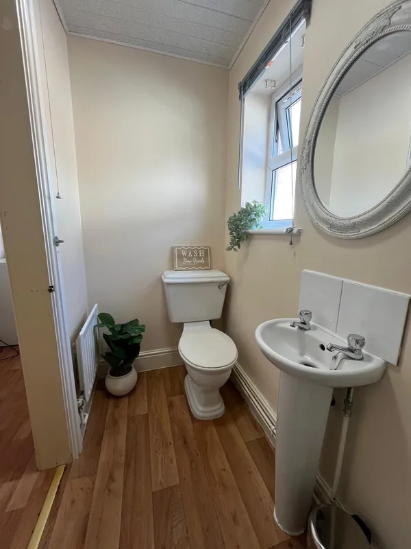 Spacious 4 Bedroom House // 2026/7 - Image 8