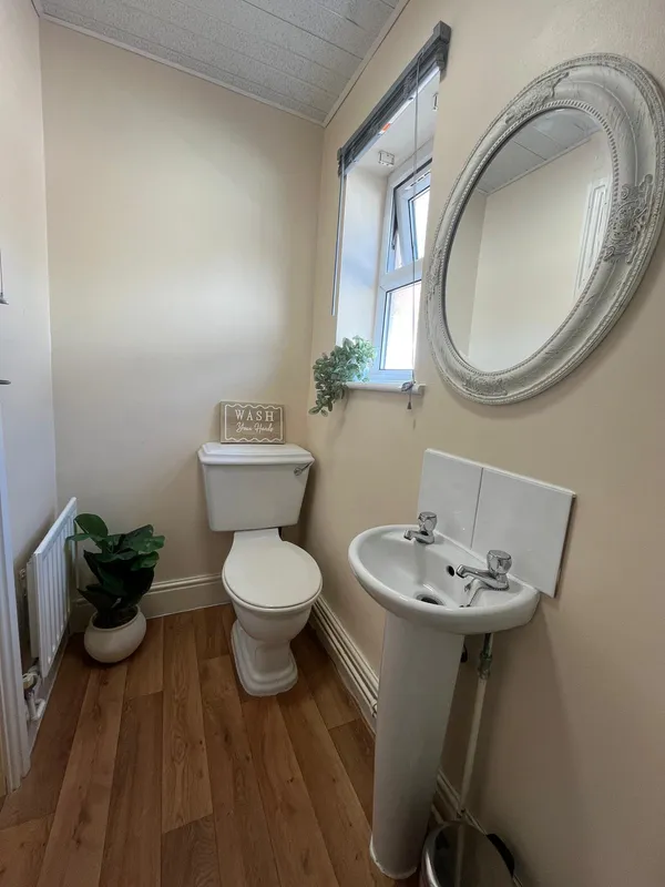 Spacious 4 Bedroom House // 2026/7 - Image 9