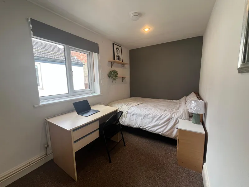 Spacious 4 Bedroom House // 2026/7 - Image 32