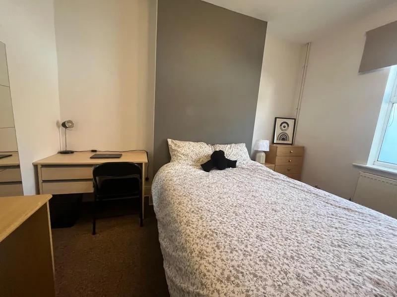 Spacious 4 Bedroom House // 2026/7 - Image 25