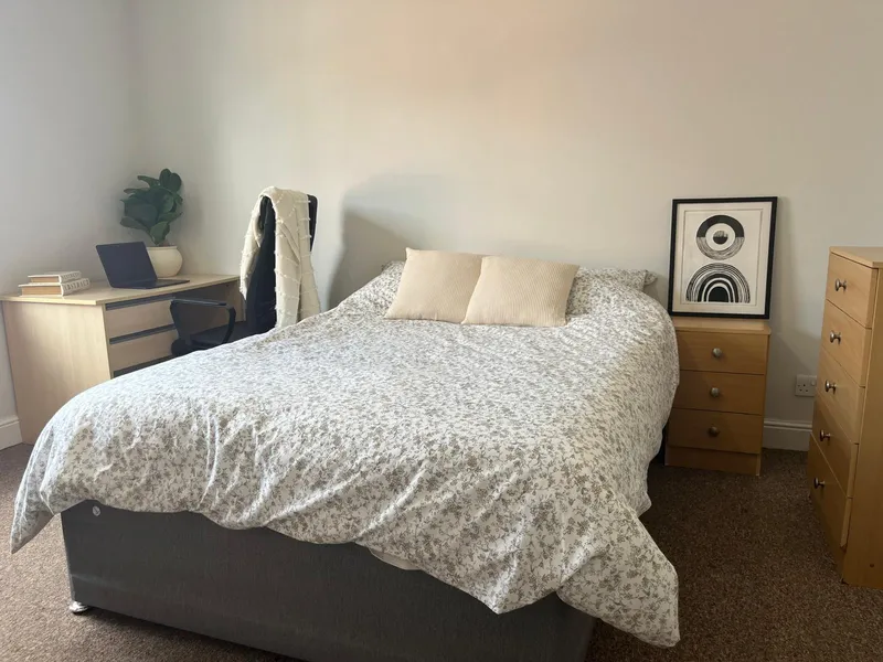 Spacious 4 Bedroom House // 2026/7 - Image 19