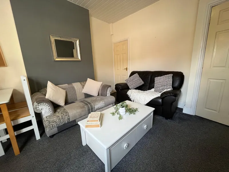 Spacious 4 Bedroom House // 2026/7 - Image 7